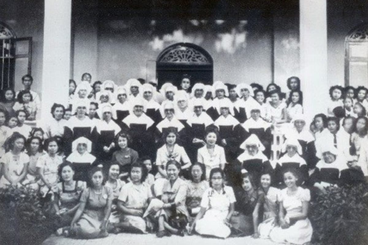 Mother School-inspired-by-the-past-of-Her-Majesty-the-Queen Mother-SPACEBAR-Photo05-1.jpg