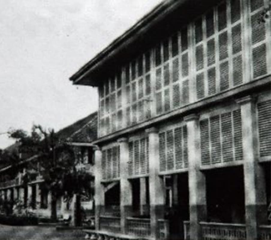 Mother School-inspired-by-the-past-of-Her-Majesty-the-Queen Mother-SPACEBAR-Photo08.jpg