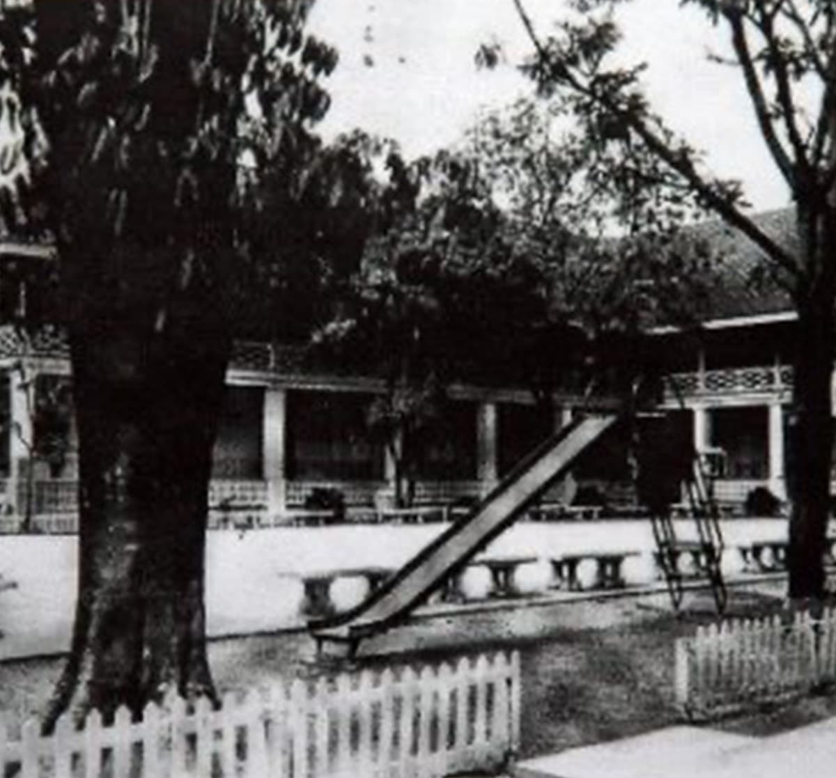 Mother School-inspired-by-the-past-of-Her-Majesty-the-Queen Mother-SPACEBAR-Photo10.jpg