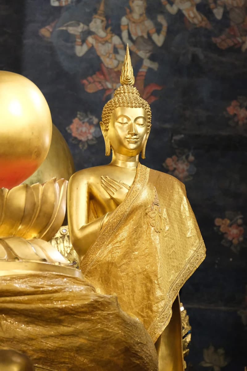 Mother-Buddha-the-breath-of-Dharma-and-the-royal-faith-of-Her-Majesty-the-Queen-Mother-SPACEBAR-Photo V02.jpg