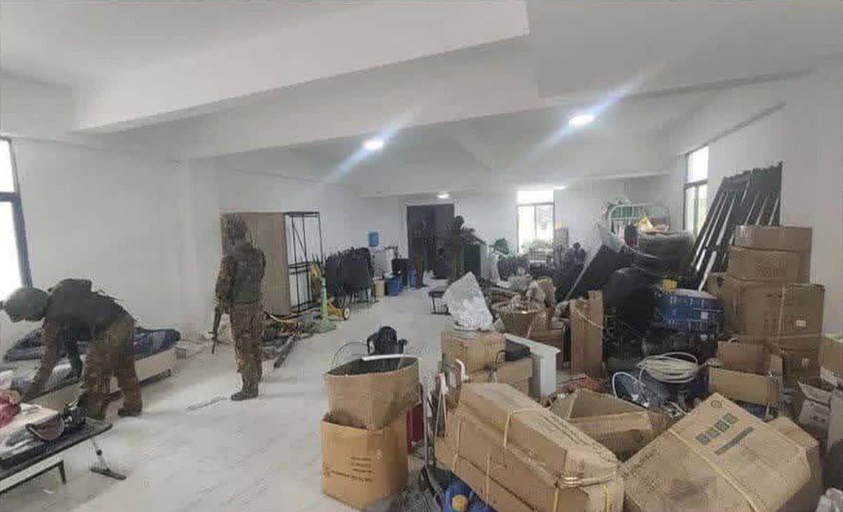 Myanmar-soldiers-raid-scammers-hideout-in-Myawaddy-SPACEBAR-Photo02.jpg