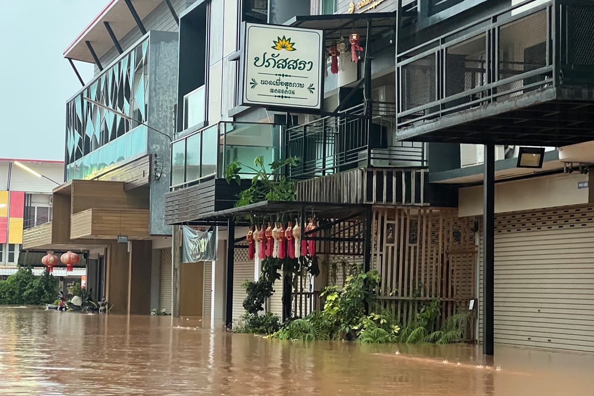 Nan-Province-in-Crisis-Severe-flooding-highest-water-level-in-history-SPACEBAR-Photo01.jpg