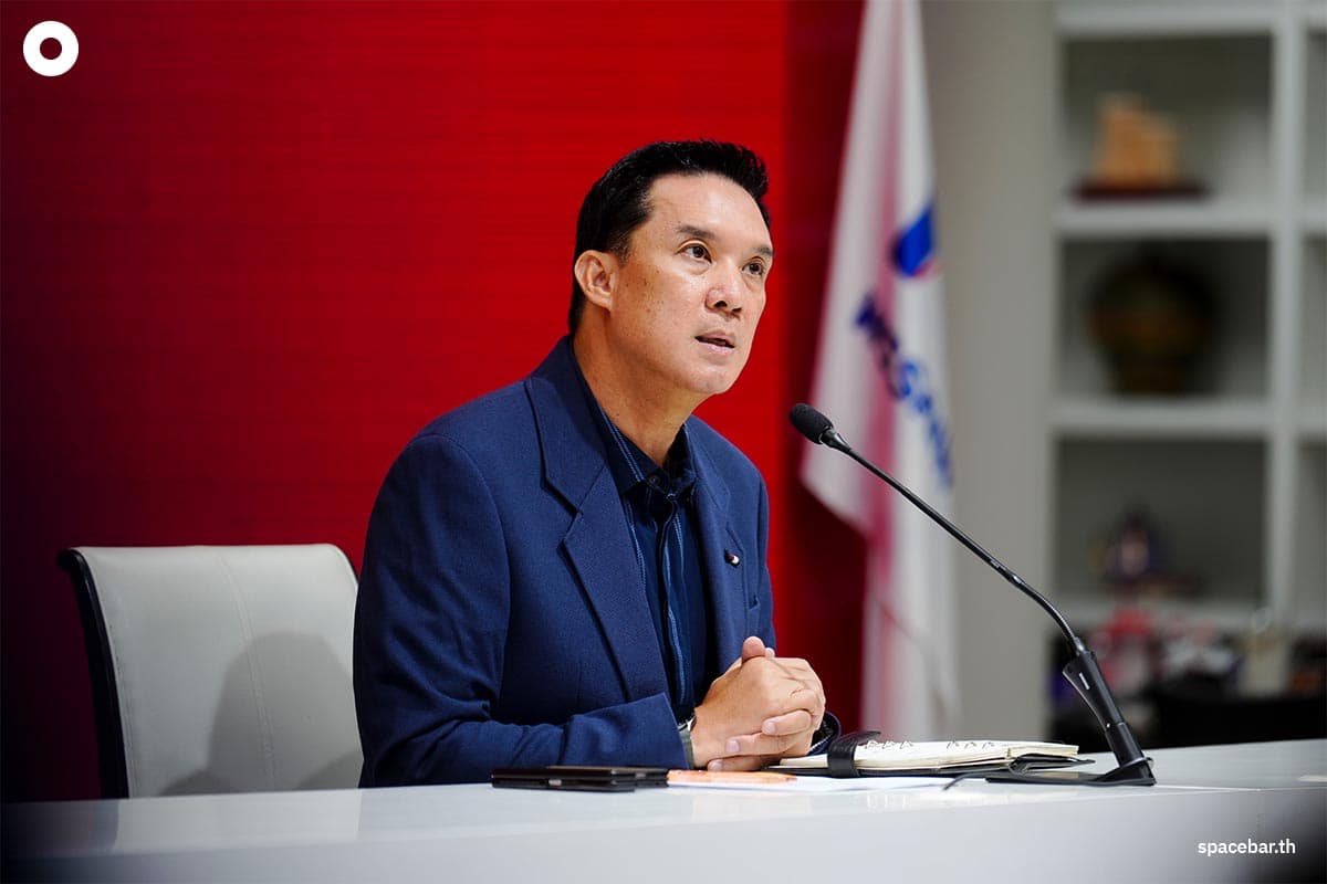 Paethongtarn-traveled-to-a-meeting-at-the-Pheu-Thai-Party-headquarters-2-SPACEBAR-Photo02.jpg