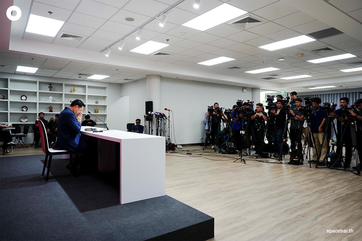 Paethongtarn-traveled-to-a-meeting-at-the-Pheu-Thai-Party-headquarters-2-SPACEBAR-Photo03.jpg