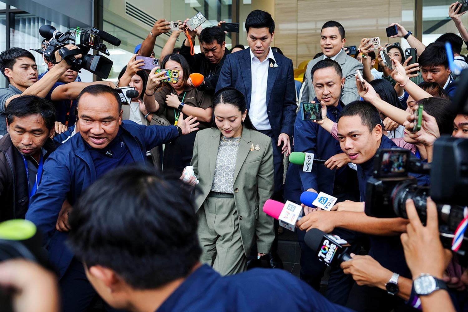 Photo Story : "ยังไม่ทราบ" ! 'อิ๊งค์' ปัดตอบปมย้าย 'ทักษิณ'
