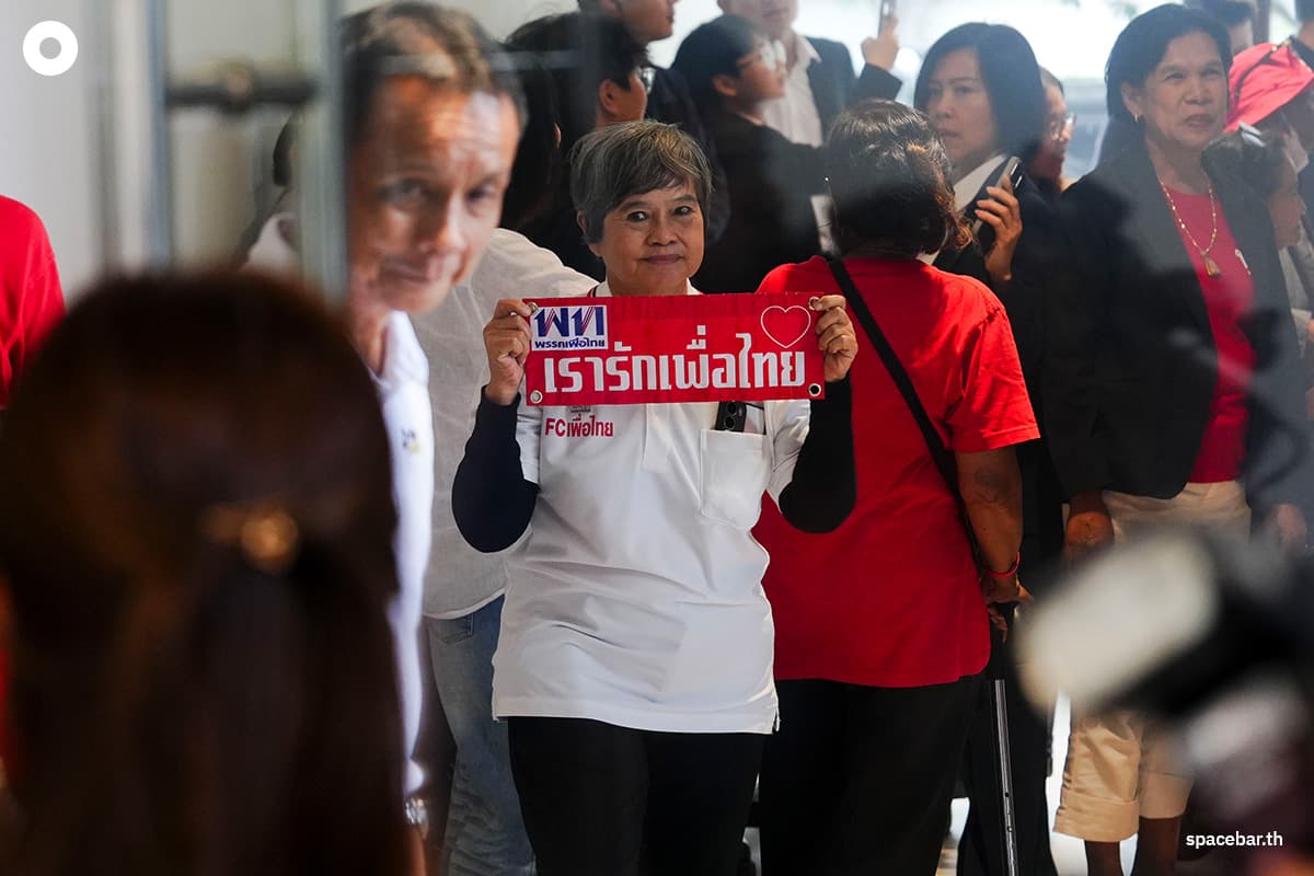 Paethongtarn-traveled-to-a-meeting-at-the-Pheu-Thai-Party-headquarters-SPACEBAR-Photo06.jpg