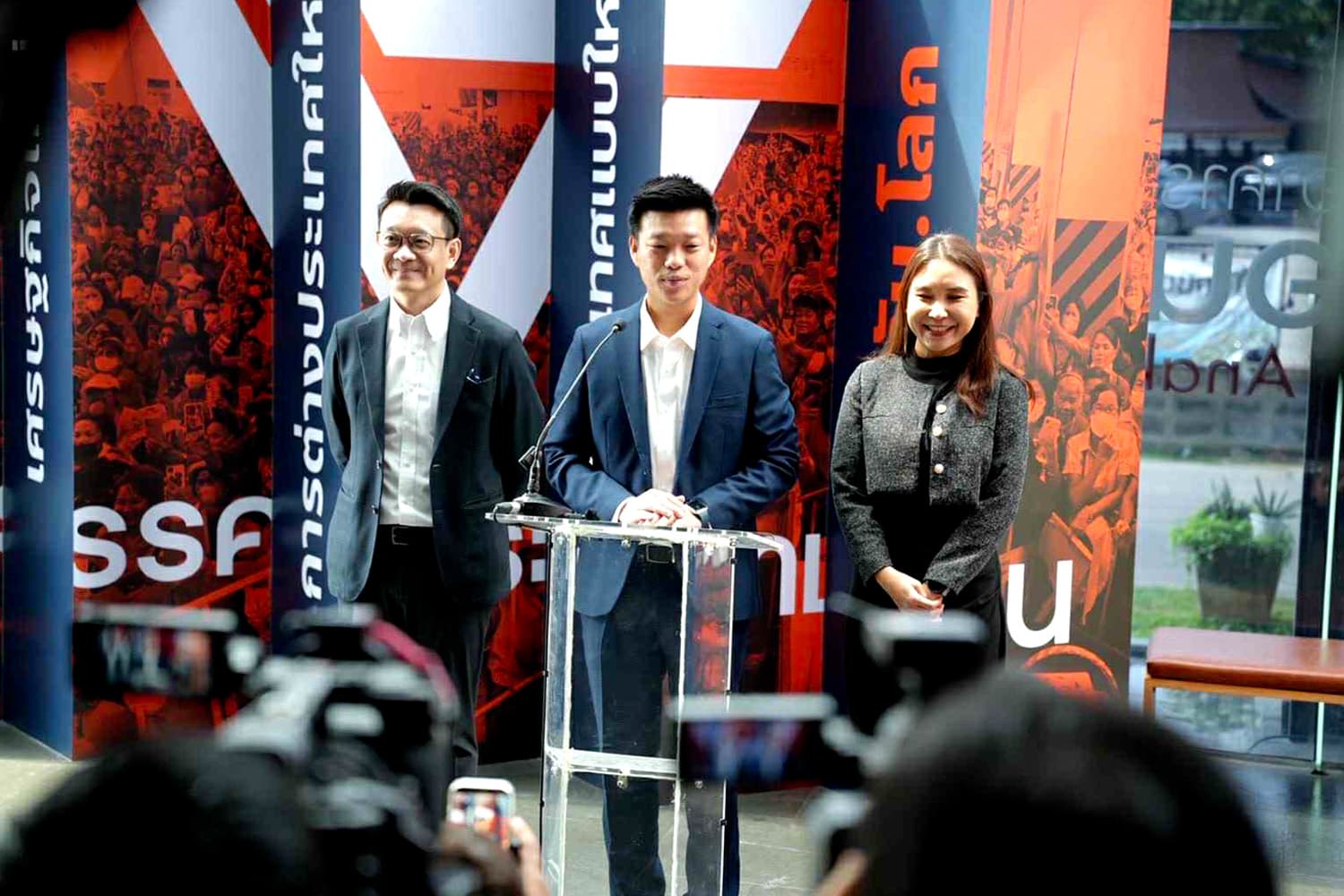 ‘เท้ง-ไหม-ต้น’ นำทัพ ปชน. พร้อมสู้ ‘เลือกตั้ง’ เอาหลังพิง-ไม่หักหลัง ‘ประชาชน’