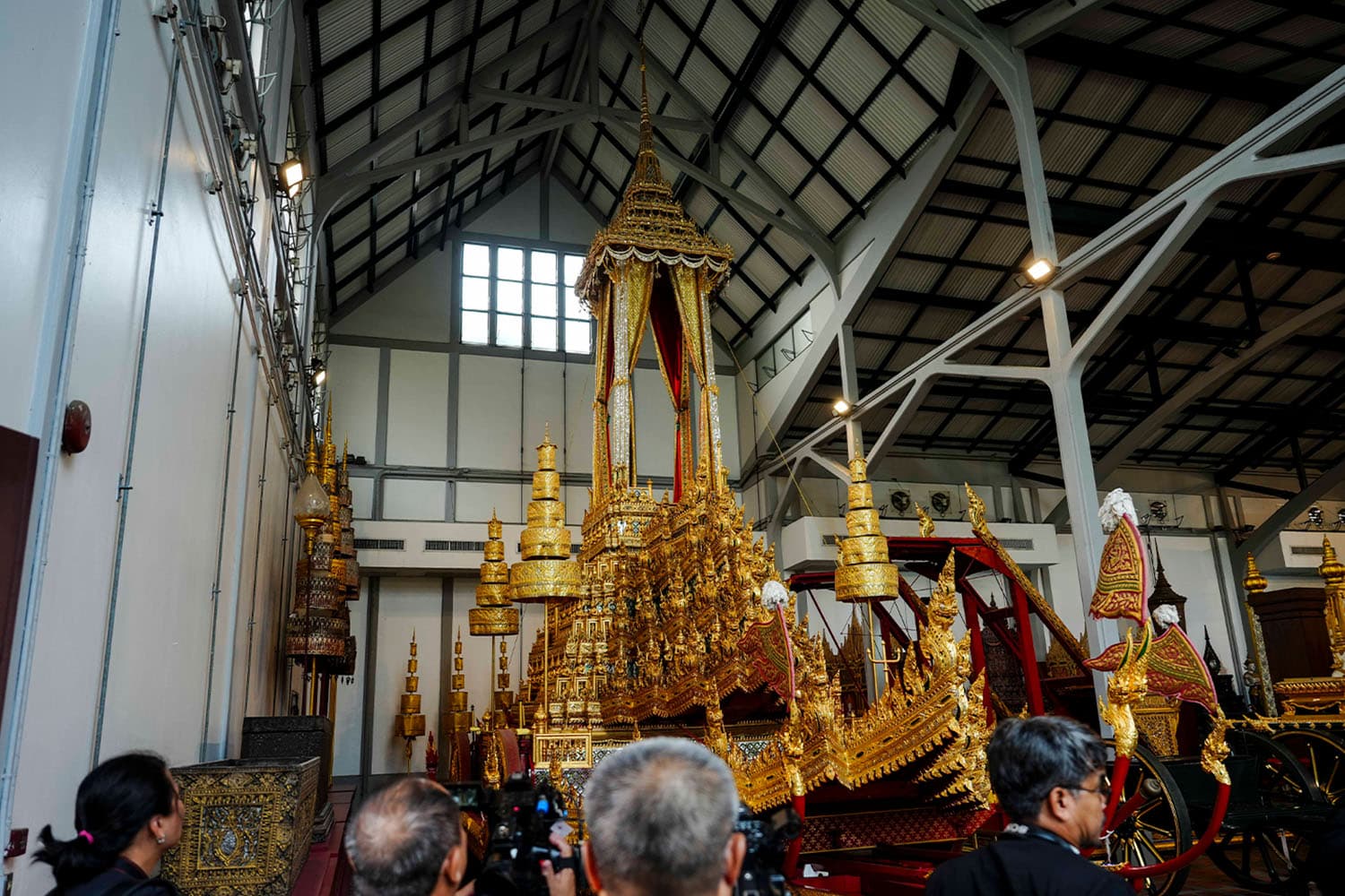 Photo Story : ‘วธ.’ ตรวจงานบูรณะราชรถ จัดพิธีถวายพระเพลิง ‘พระพันปีหลวง’