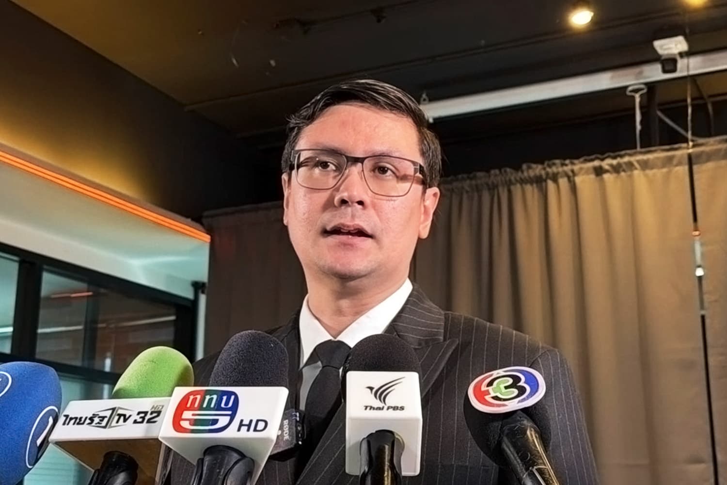 แก๊งเดียวกันหมด ‘โรม’ ปูดแฉข่ายทุนเทาโยง ‘MOUกระทรวงดีอี’