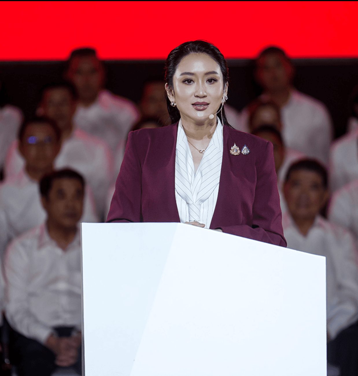 ประกาศยกเครื่องพรรคเพื่อไทยใหม่ได้ไม่นาน  เวลานี้ แพทองธาร ชินวัตร ลาออกจากหัวหน้าพรรค หรือต้องการให้สอดคล้องกับนโยบายยกเครื่องใหม่