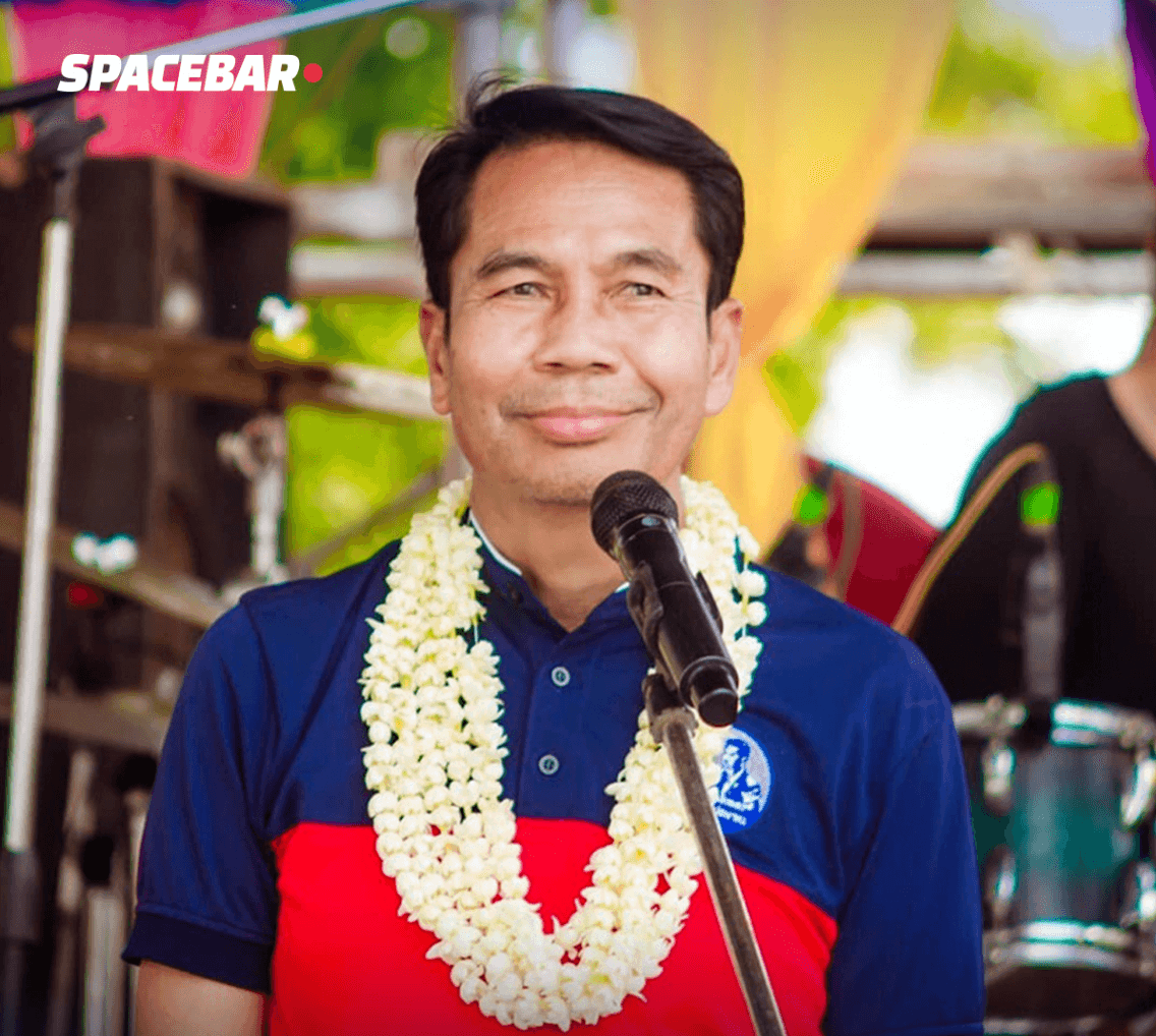 สุทิน คลังแสง  อดีตรัฐมนตรีกลาโหม กำลังรอดูว่าเพื่อไทยจะไปทางไหนในการหัวหน้าพรรค ขายของใหม่ ด้วยคนรุ่นใหม่ หรือรักษาพรรคด้วยคนเก่า   อีกไม่นานรู้กัน
