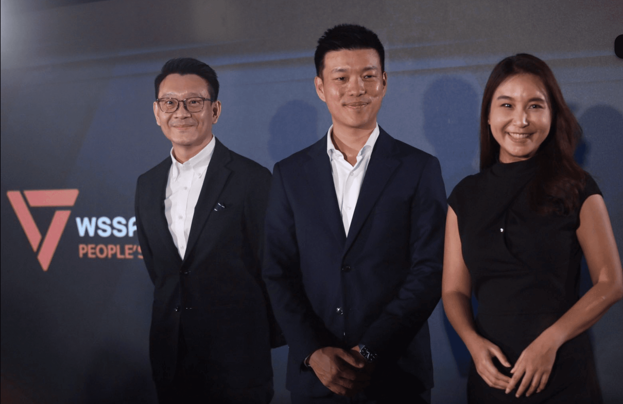 พรรคประชาชนเปิดตัว 3 ว่าที่นายกรัฐมนตรี และนโยบายพรรค พร้อมคำมั่น ไทยไม่เทา เท่ากัน ทันโลก แม้จะได้เปรียบพรรคอื่น แต่ก็ต้องมีทิศทางที่ชัดเจน