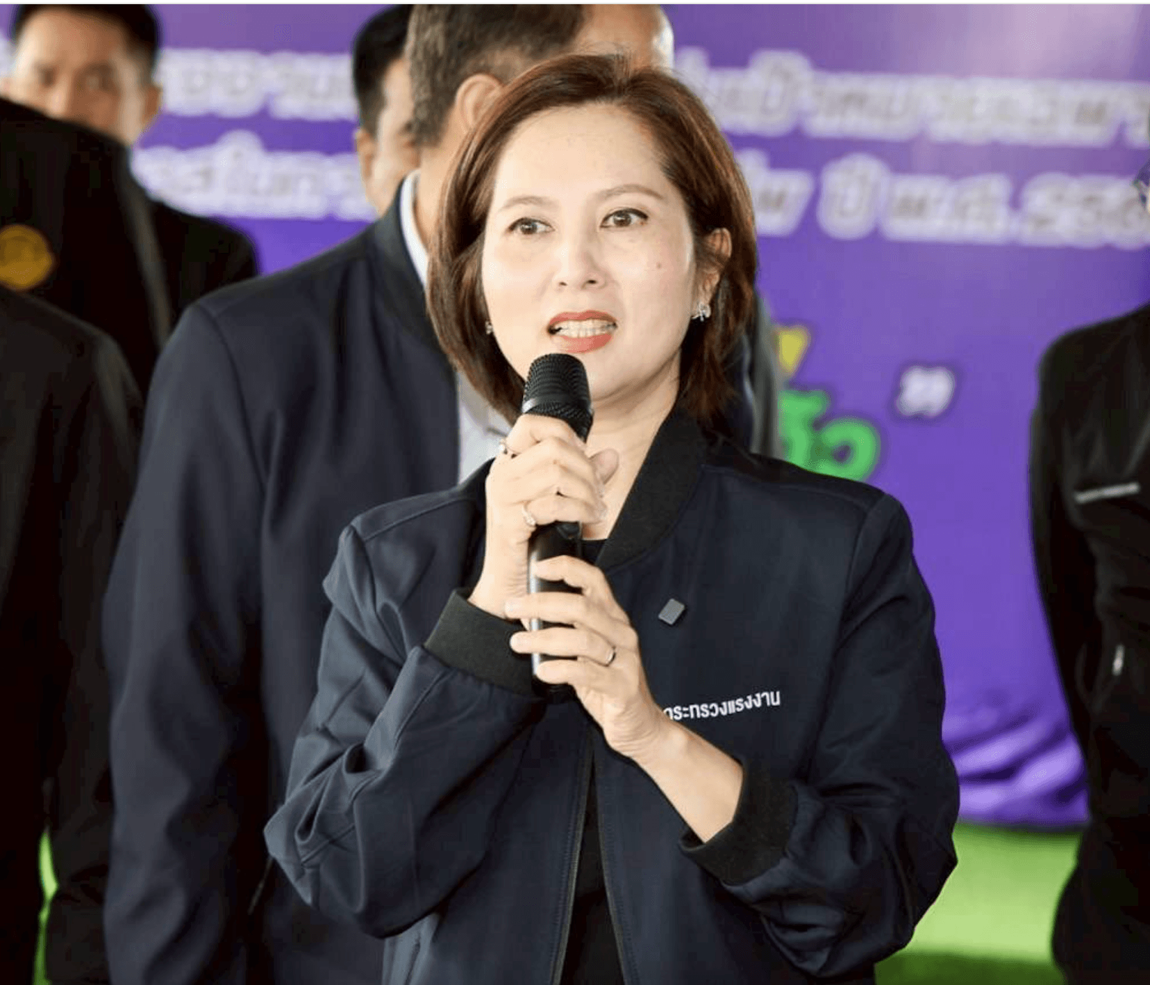 ตรีนุช เทียนทอง สส.สระแก้ว บ้านใหญ่เทียนทอง สายลุงป้อม ยังคงปักหลักที่บ้านป่ารอยต่อ แต่สุดท้ายต้องดูว่าทานกระแสบ้านใหญ่ย้ายค่ายได้หรือไม่