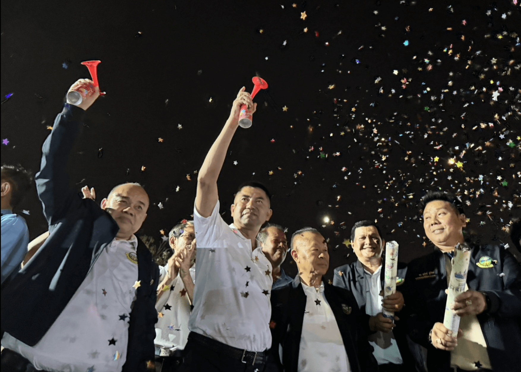 บิ๊กโจ๊ก ผู้ผ่านมาทุกอย่าง ร้ายแรงอย่างไรก็สามารถกลับมาได้ เลือกตั้งครั้งต่อไป หลังพรรคสีน้ำเงินแพ้ภัยน้ำท่วม อาจะเห็น เงาบิ๊กโจ๊ก ลงสนามเลือกตั้ง