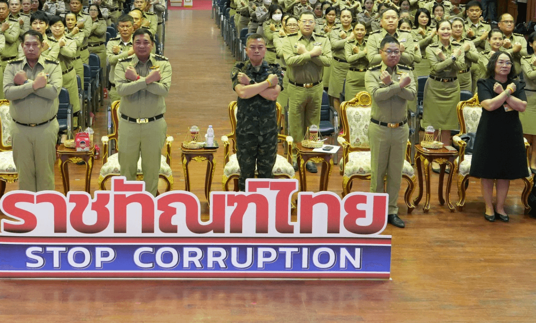 พล.ท.บุญสิน พาดกลาง ที่ปรึกษา ผบ.ทบ.และอดีต มทภ.2 ไปพูดที่กรมราชทัณฑ์ เรื่องการต่อต้านคอร์รัปชั่น ถูกที่ ถูกเวลา เป็นอย่างยิ่ง