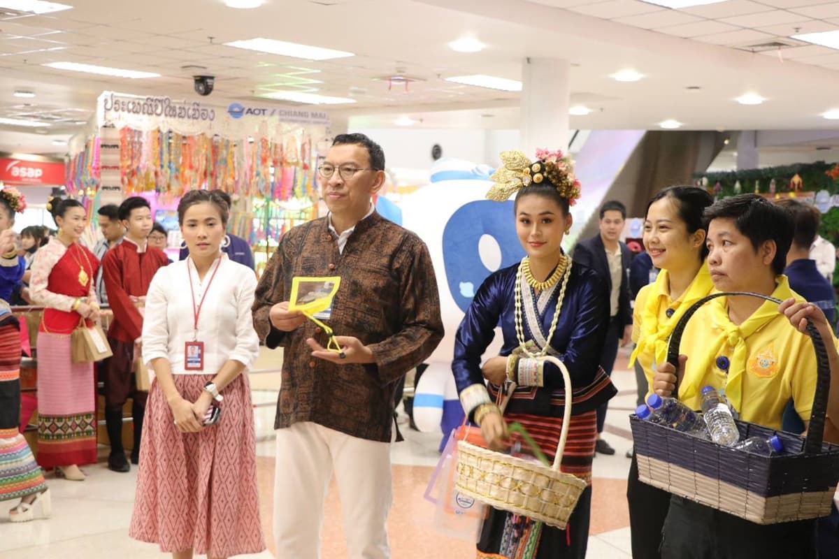 Songkran_tourism_in_Chiang_Mai_fluctuates_tourists_stop_and_slow_down_SPACEBAR_Photo02_765fdbd02e.jpg