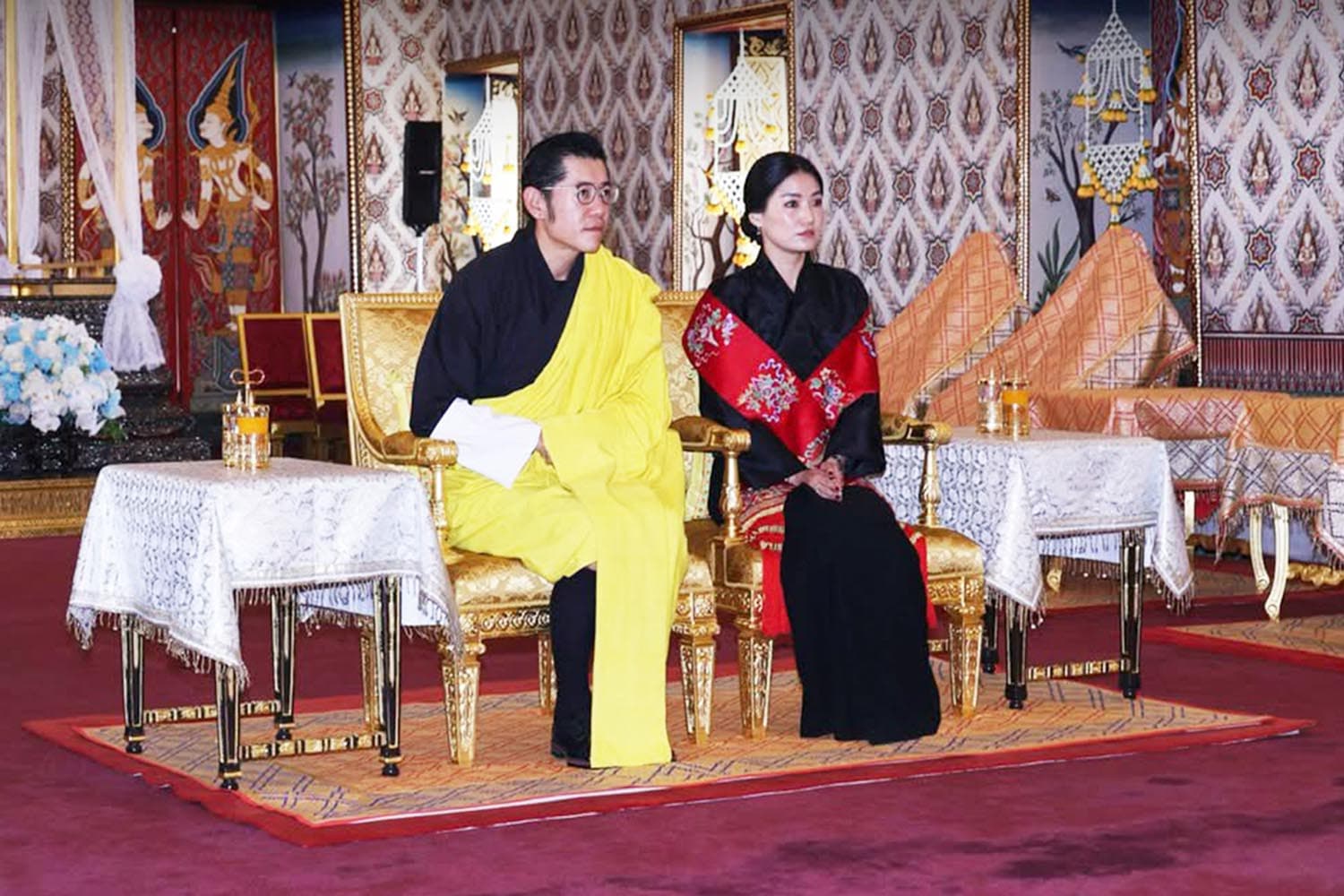 ร่วมถวายราชสักการะ กษัตริย์-ราชินีภูฏานร่วมพิธีพระบรมศพพระพันปีหลวง