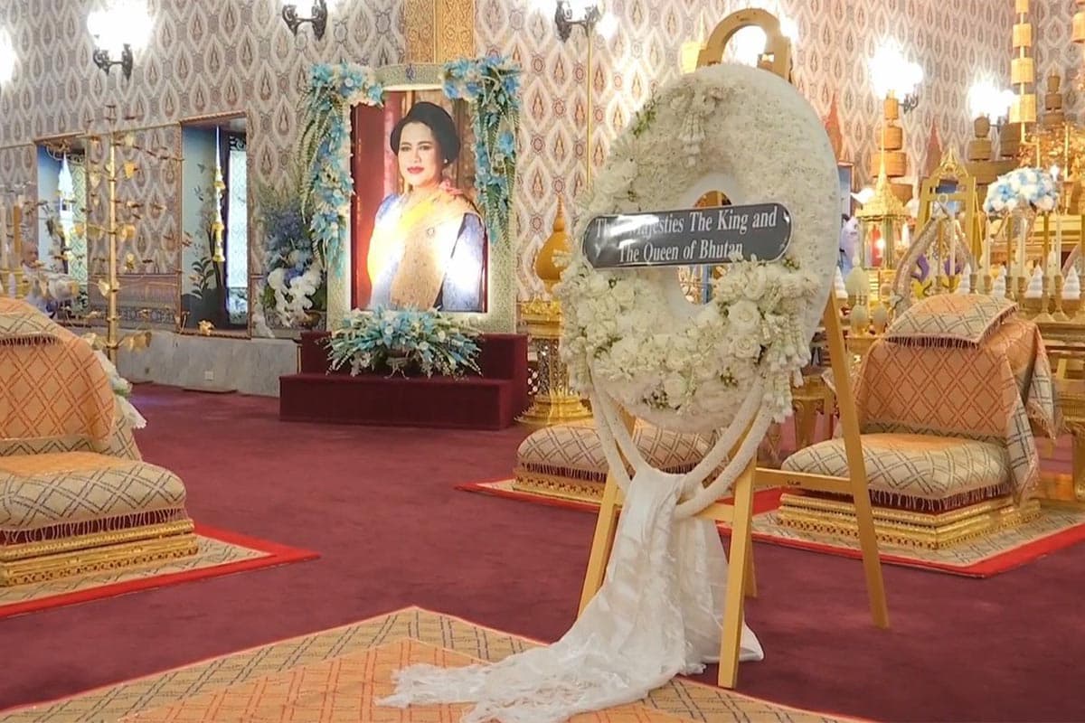 The-King-and-Queen-of-Bhutan-Paid-their-respects-at-the-Royal-Cremation-Ceremony-of-Her-Majesty-the-Queen Mother-SPACEBAR-Photo02.jpg