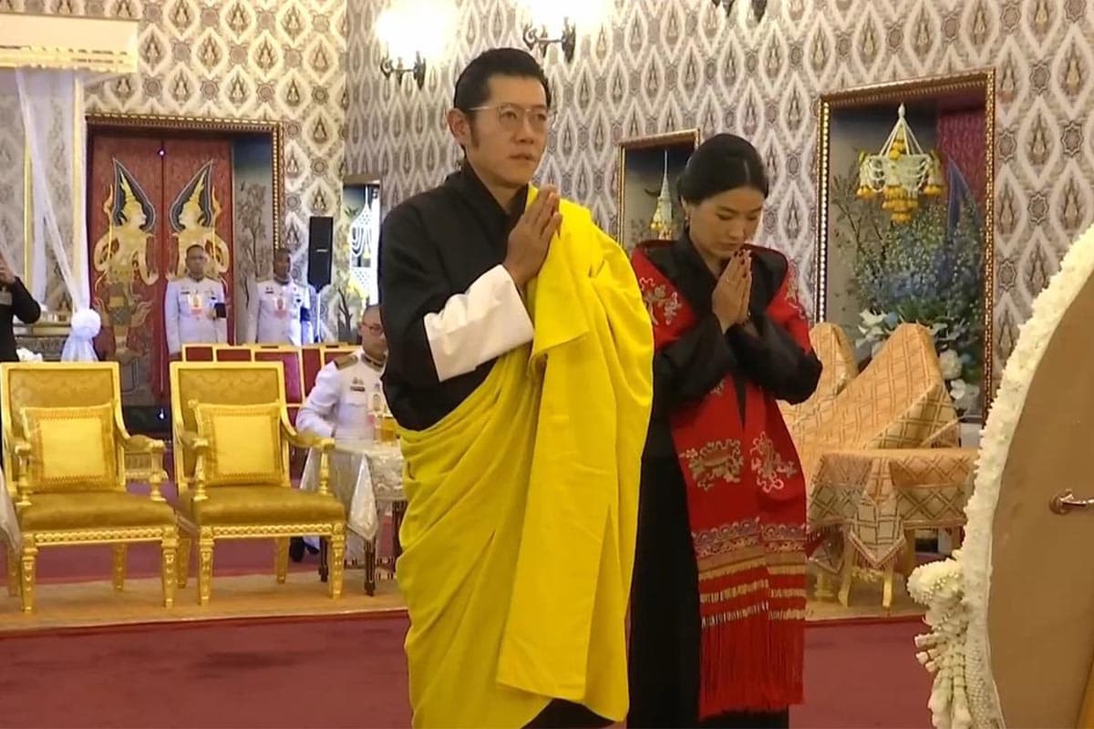 The-King-and-Queen-of-Bhutan-Paid-their-respects-at-the-Royal-Cremation-Ceremony-of-Her-Majesty-the-Queen Mother-SPACEBAR-Photo03.jpg