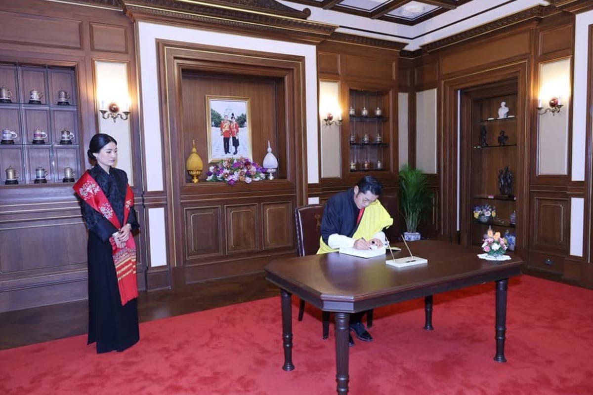 The-King-and-Queen-of-Bhutan-Paid-their-respects-at-the-Royal-Cremation-Ceremony-of-Her-Majesty-the-Queen Mother-SPACEBAR-Photo05.jpg