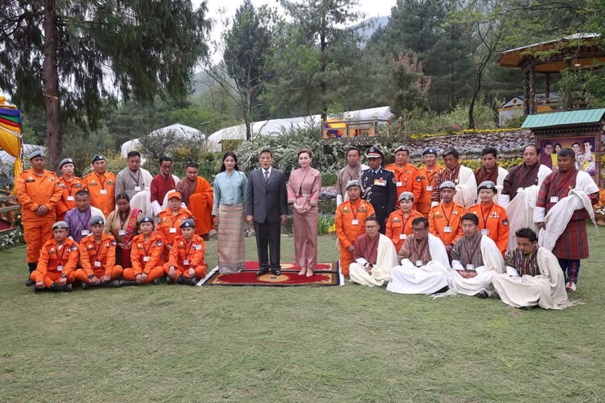 The_King_and_Queen_attend_the_Buddhist_chanting_ceremony_to_offer_blessings_SPACEBAR_Photo05_f3521d481e.jpg