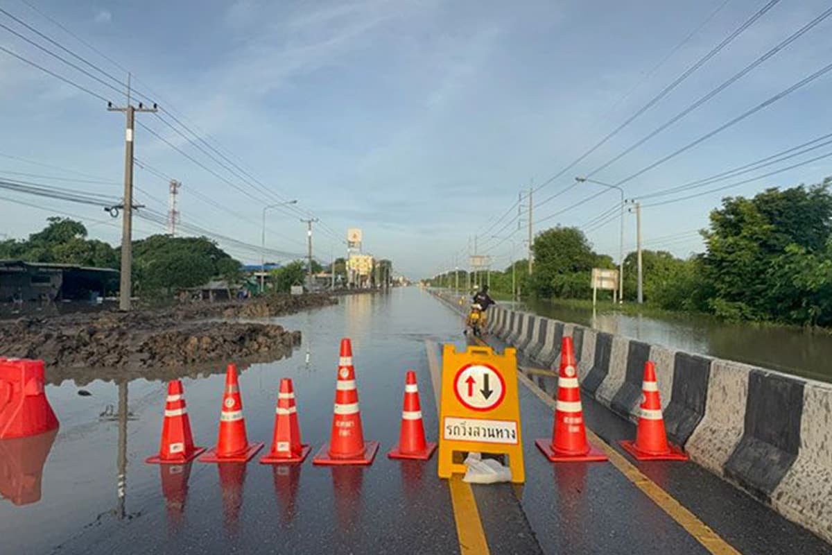Water-situation-Flooding-in-Ang Thong-and-Bangkok-SPACEBAR-Photo02.jpg