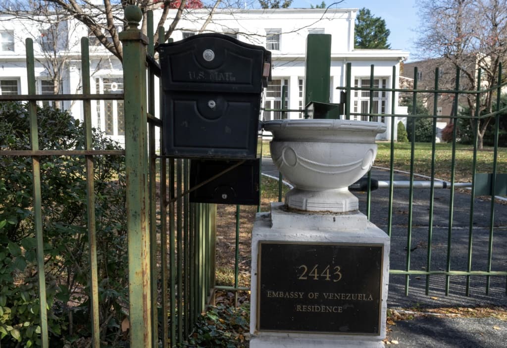 สถานทูตเวเนซุเอลาในวอชิงตัน เป็นหนึ่งในอาคารหลายแห่งที่กระทรวงการต่างประเทศดูแลเนื่องจากความสัมพันธ์ถูกตัดขาด