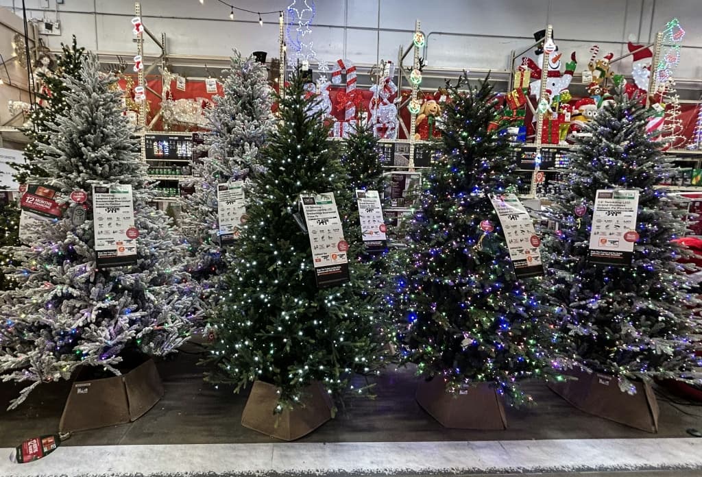 US consumer confidence is suffering, but Americans are expected to spend nearly $1,000 on holiday-related purchases in 2025, according to the Conference Board