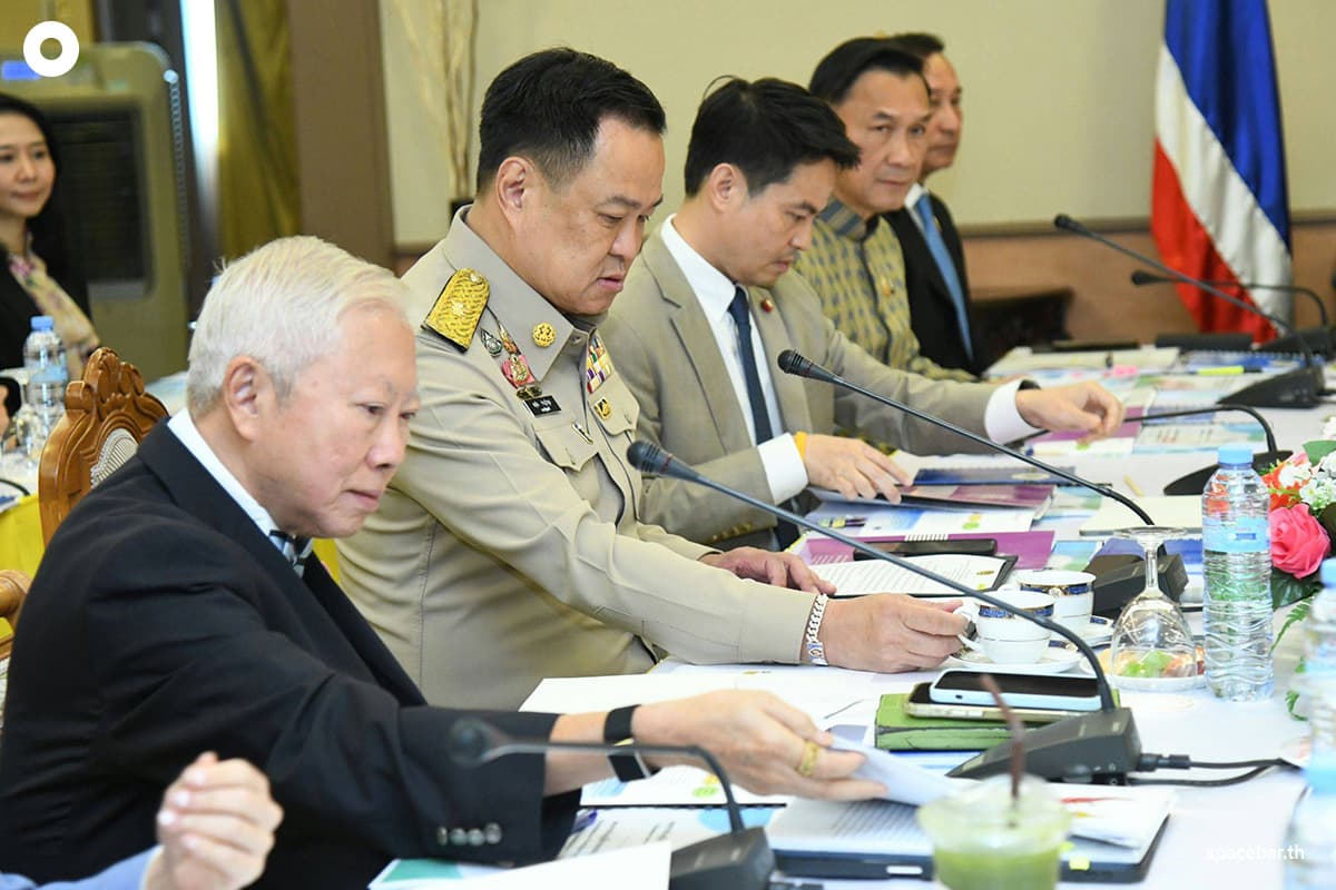 anutin-leads-cabinet-to-discuss-with-ect-SPACEBAR-Photo02-1.jpg