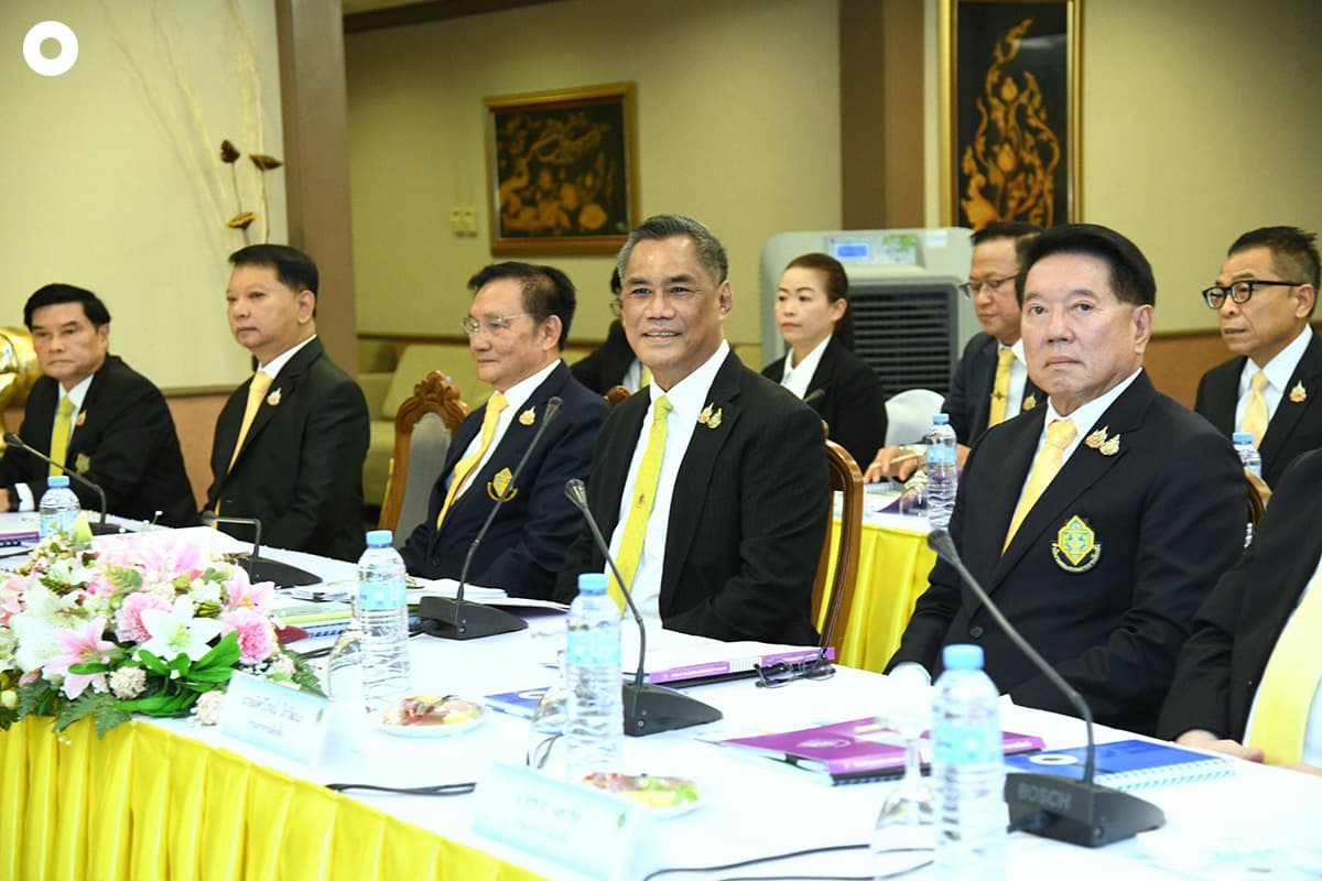 anutin-leads-cabinet-to-discuss-with-ect-SPACEBAR-Photo03.jpg