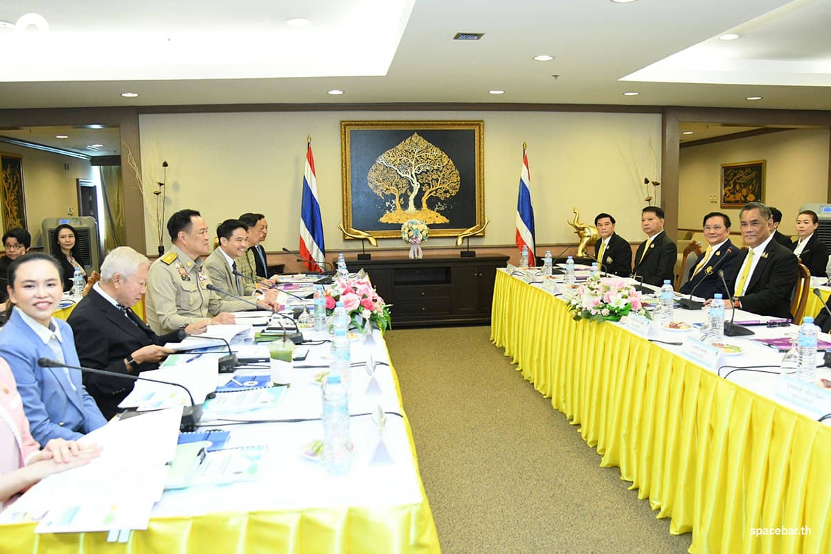anutin-leads-cabinet-to-discuss-with-ect-SPACEBAR-Photo06-1.jpg