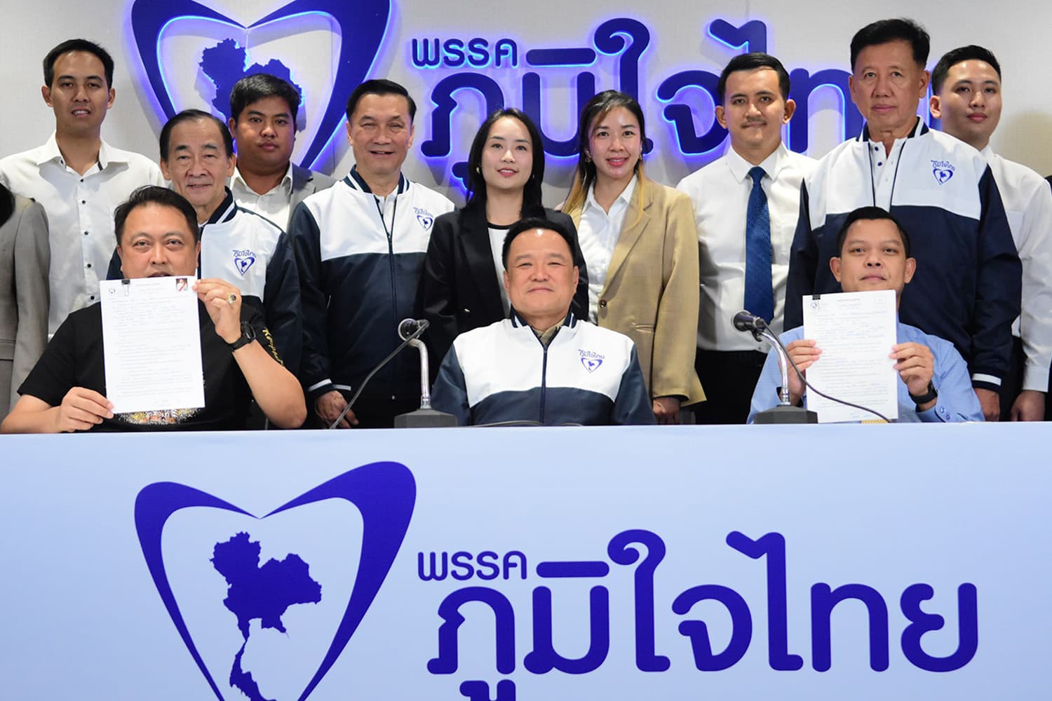 ‘อนุทิน’ ต้อนรับชื่นมื่น! ‘สุชาติ-ธนกร’ เปิดตัวซบ ‘ภูมิใจไทย’