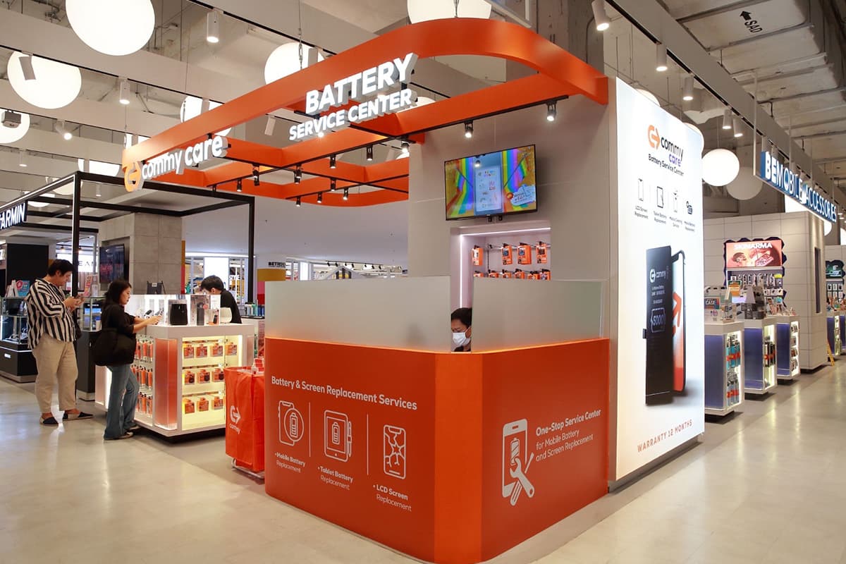 commy-opens-commycare-complete-service-mobile-repair-SPACEBAR-Photo03.jpg