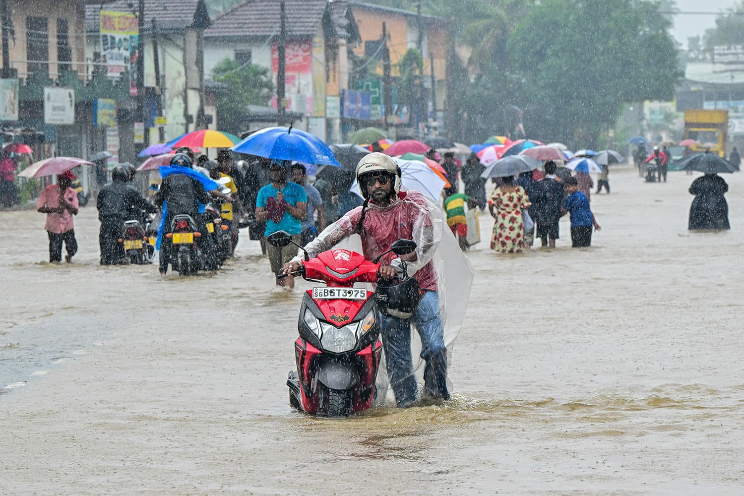 ศรีลังกาประกาศสถานการณ์ฉุกเฉินยอดดับน้ำท่วม-ดินถล่มพุ่ง 334 ราย