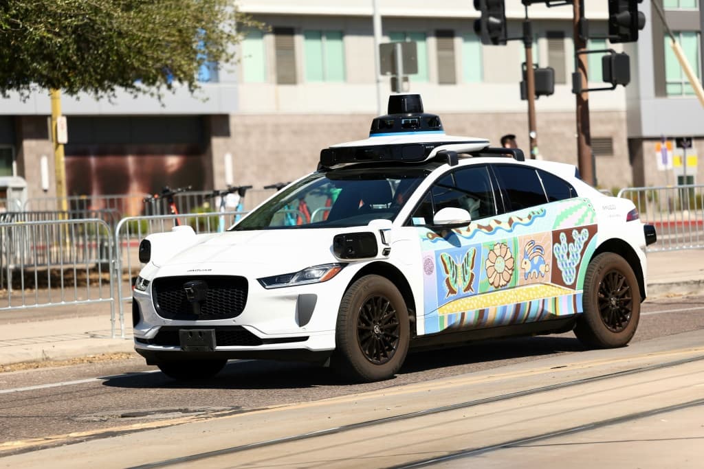 DoorDash ผนึก Waymo ให้บริการรถไร้คนขับส่งอาหารในสหรัฐฯ