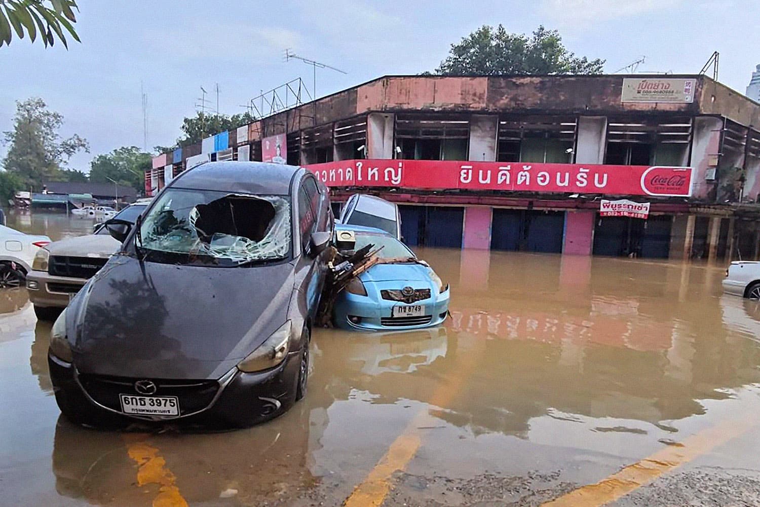 รถถูกน้ำท่วม ประกันจ่ายแบบไหน-เคลมอย่างไรให้ได้เงินเร็ว