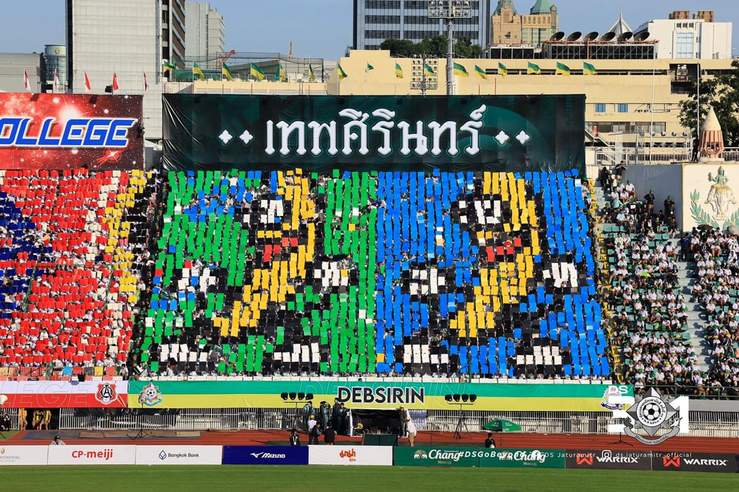 เมื่อ 'การแจกกล้วย’ ในสนามฟุตบอล กลายเป็นสัญลักษณแสดงความรู้สึกข้างในจิตใจของแฟนบอล