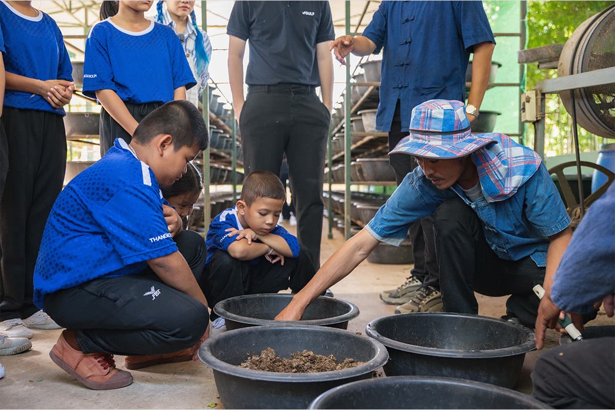 gulf_activities_student_learn_about_demonstration_rice_fields_SPACEBAR_Photo03_147188bcac.jpg