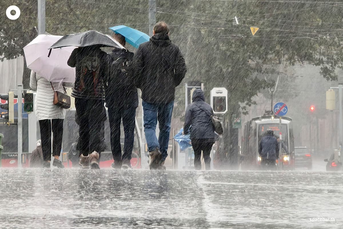 ฝนตกหนักในกรุงเวียนนาเมื่อวันที่ 16 ก.ย. 2024 (Photo by Joe Klamar / AFP)