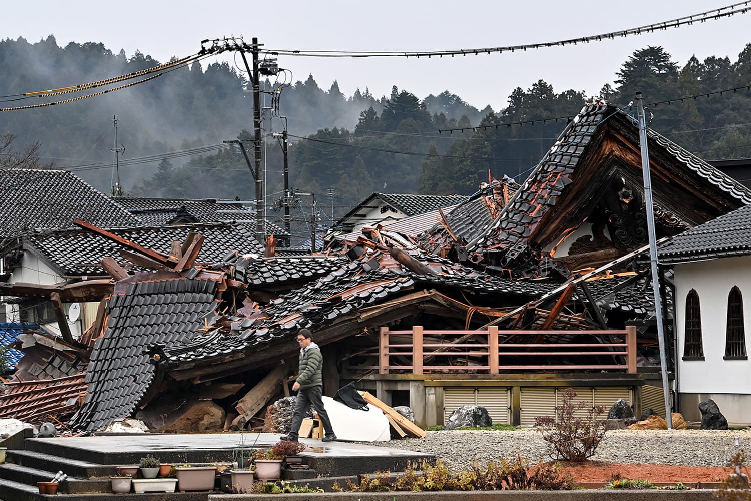 japan_estimates_megaquake_cause_trln_damage_kill_300000_people_SPACEBAR_Hero_44a44eb9ac.jpg