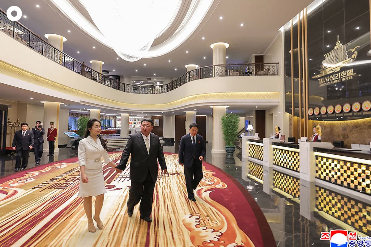 (Photo by KCNA VIA KNS / AFP)