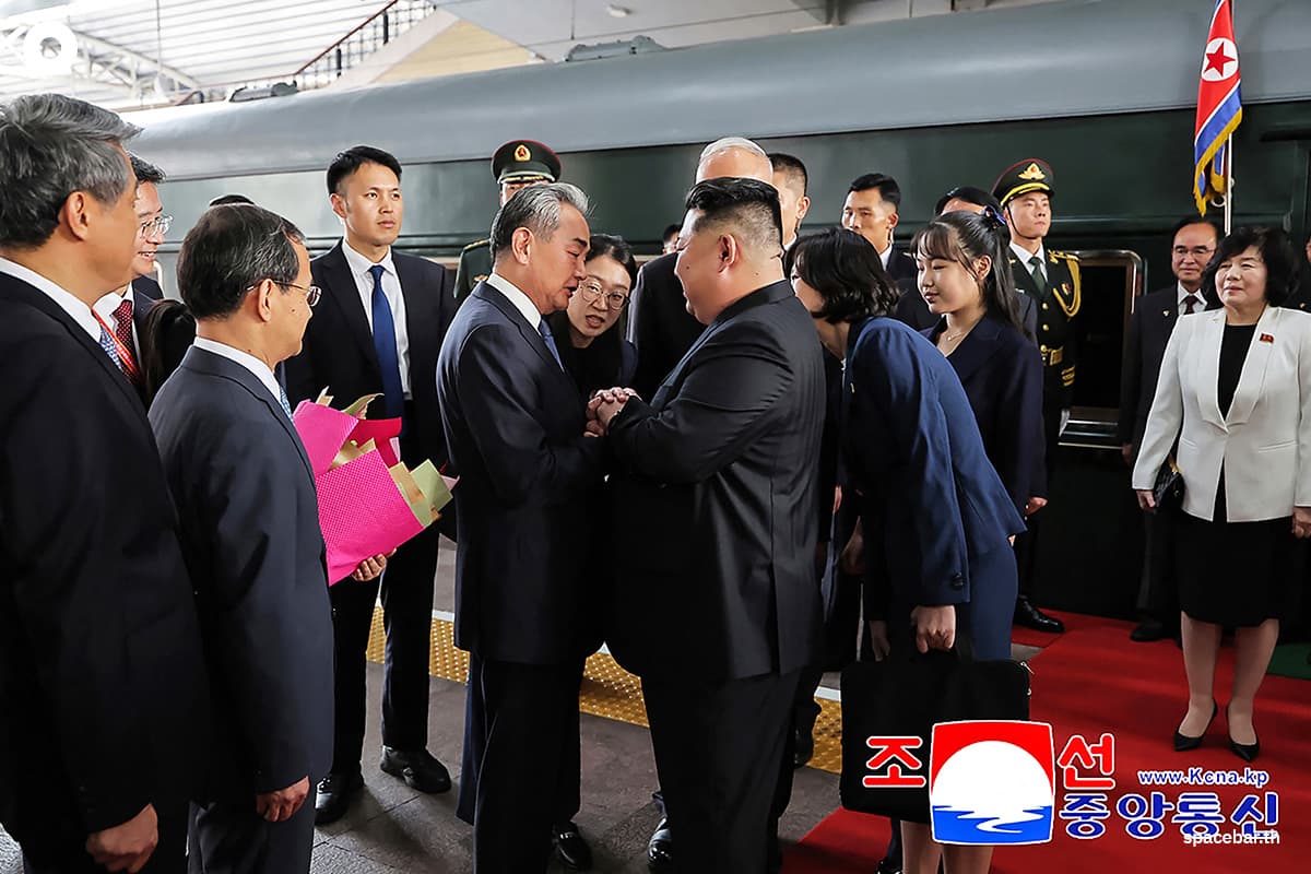 (Photo by KCNA VIA KNS / AFP)