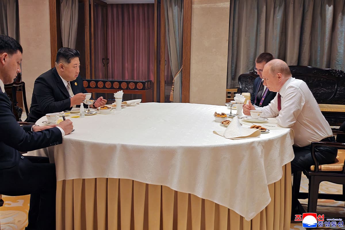 (Photo by KCNA VIA KNS / AFP)