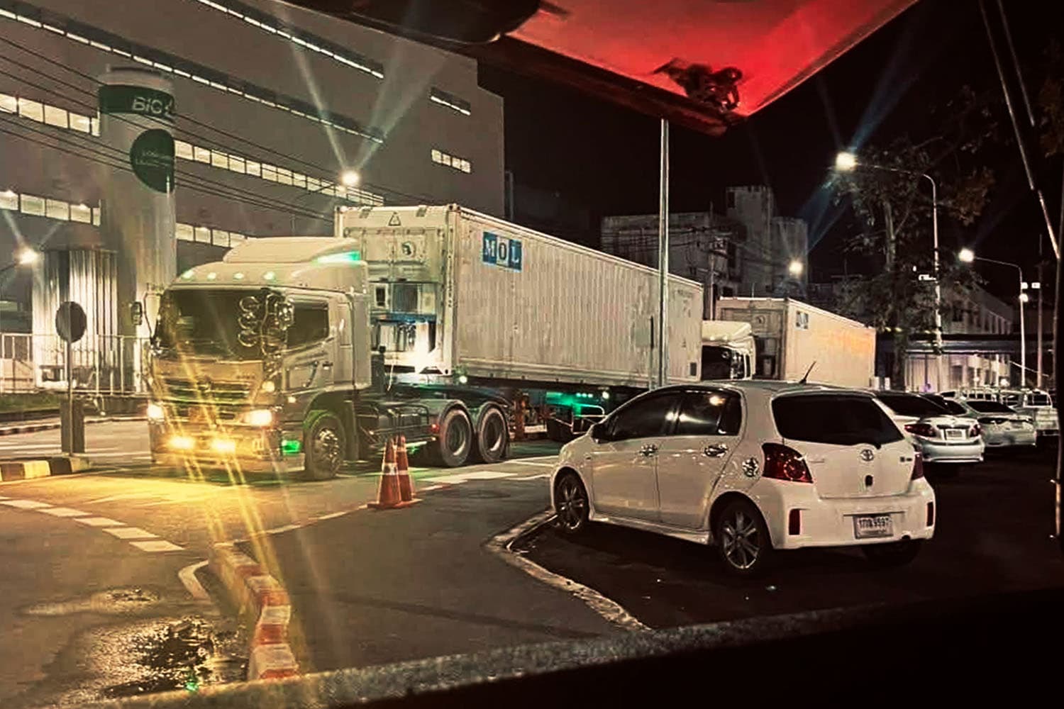 ตร.เร่งพิสูจน์ศพน้ำท่วม ระดมรถแช่แข็ง-แพทย์นิติเวช