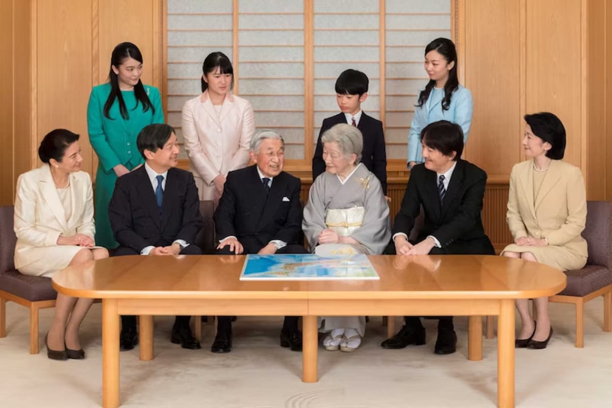 ภาพถ่ายสมาชิกราชวงศ์ญี่ปุ่นในโอกาสวันปีใหม่ที่พระราชวังอิมพีเรียลเมื่อวันที่ 4 พ.ย. 2017 (Photo by Imperial Household Agency)