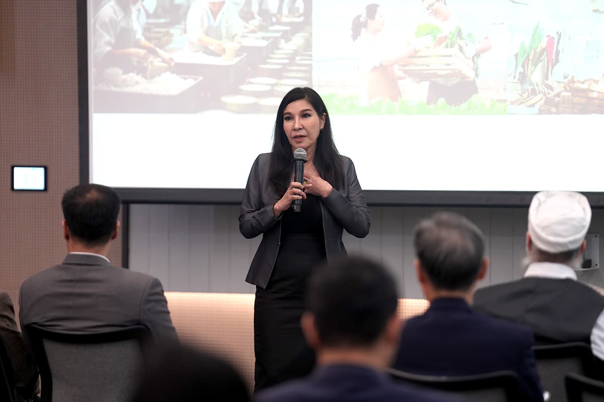 ศิริพร เดชสิงห์  ประธานเจ้าหน้าที่บริหารสายงานความยั่งยืนและสื่อสารองค์กร บริษัท ซีพี แอ็กซ์ตร้า จำกัด (มหาชน)