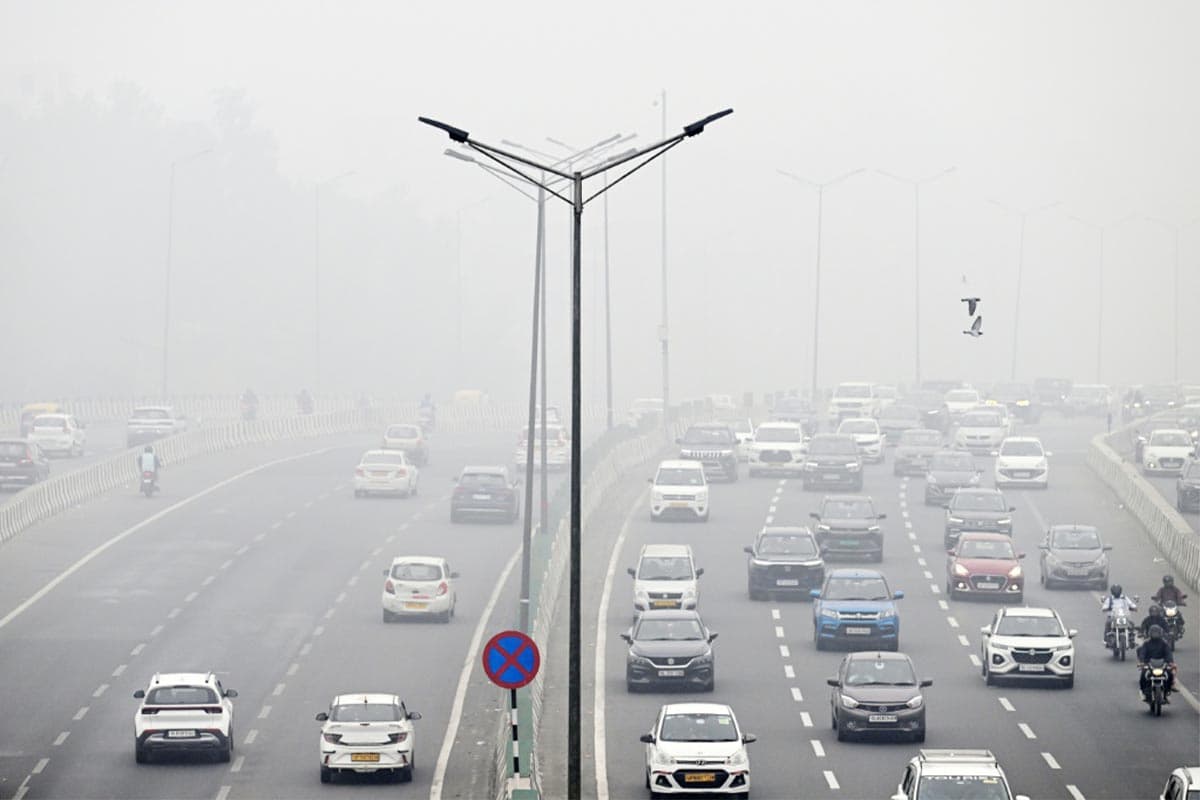 sustainability-new-delhi-air-pollution-exceeds-who-standards-16-times-SPACEBAR-Photo01.jpg