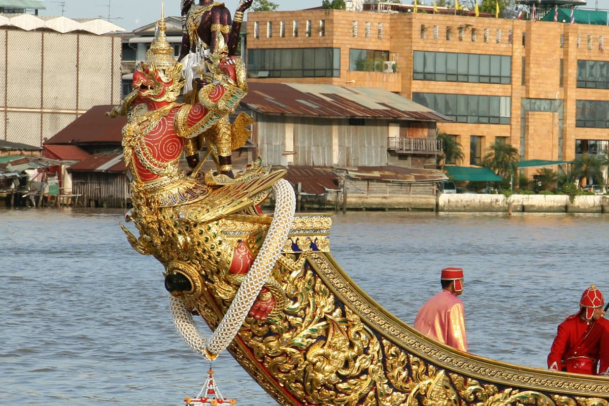 the_legend_of_the_royal_barge_actually_being_a_warship_SPACEBAR_Photo09_a46492c210.jpg