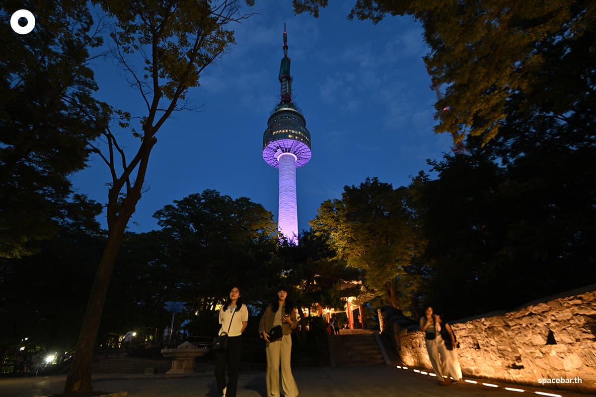 หอคอยโซลทาวเวอร์ (Photo by Jung Yeon-je / AFP)