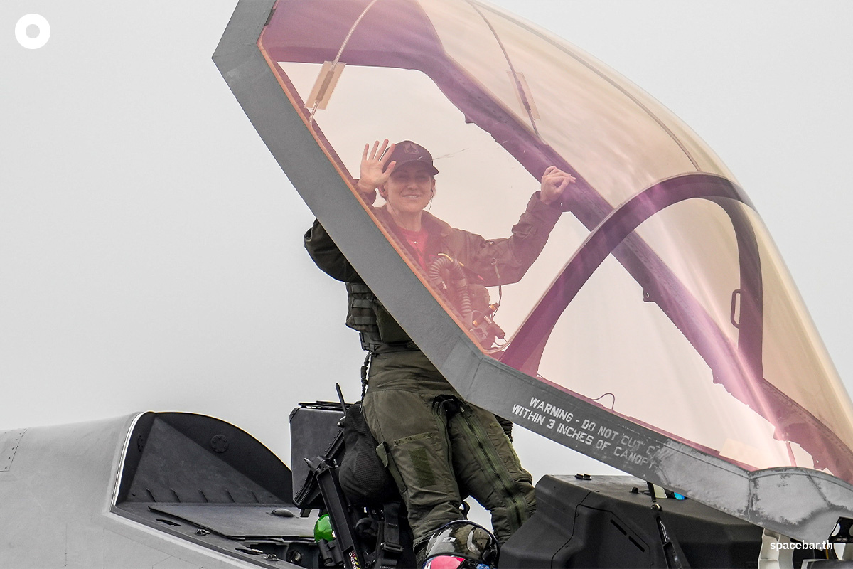 Airshow_Thai_Air_Force_J10_F35_Gripen_SPACEBAR_Photo02_b19ec738a4.jpg